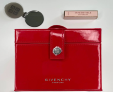 A gagner : 6 Vanitys GIVENCHY remplis de miniatures 