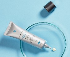 en jeu : 150 soins Photoprotection Ultra Facial Defense de SKINCEUTICALS