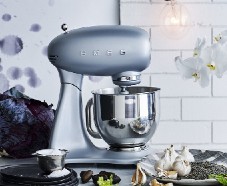 En jeu : 1 robot pâtissier SMEG