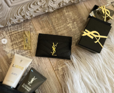 EN jeu : 1 Coffret Yves Saint Laurent (parfum, maquillage...)